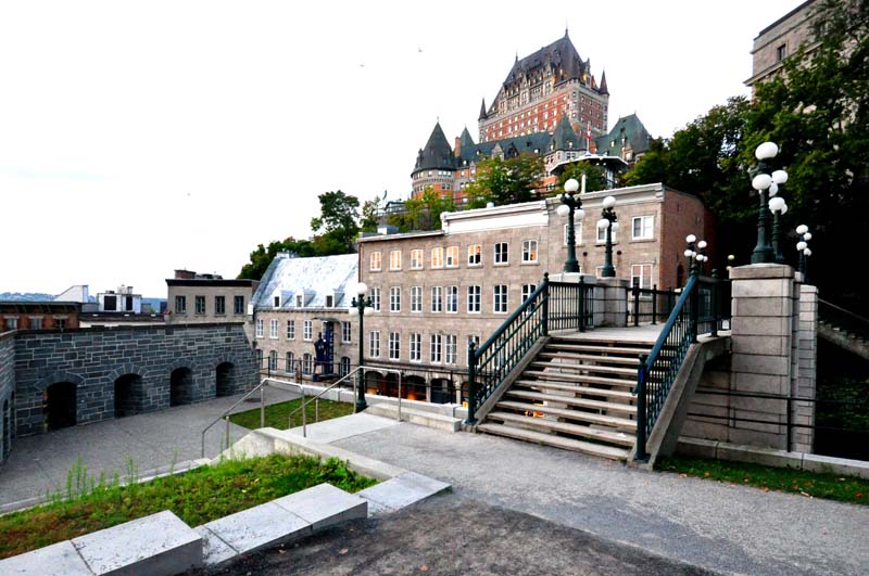 L'escalier qui mène au chateau