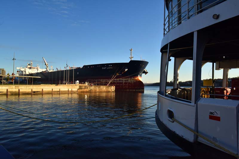 Là où tanker et tourisme se côtoient à quai