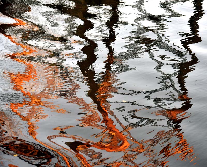 Reflet du tracel sur la rivière Cap Rouge