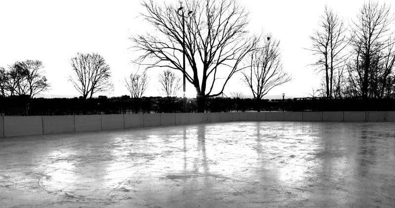 La patinoire au pied du Cap blanc