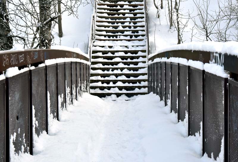 Le pont et l'escalier sur la St-Charles à Duberger