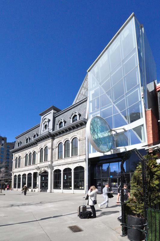 Sur place d'Youville