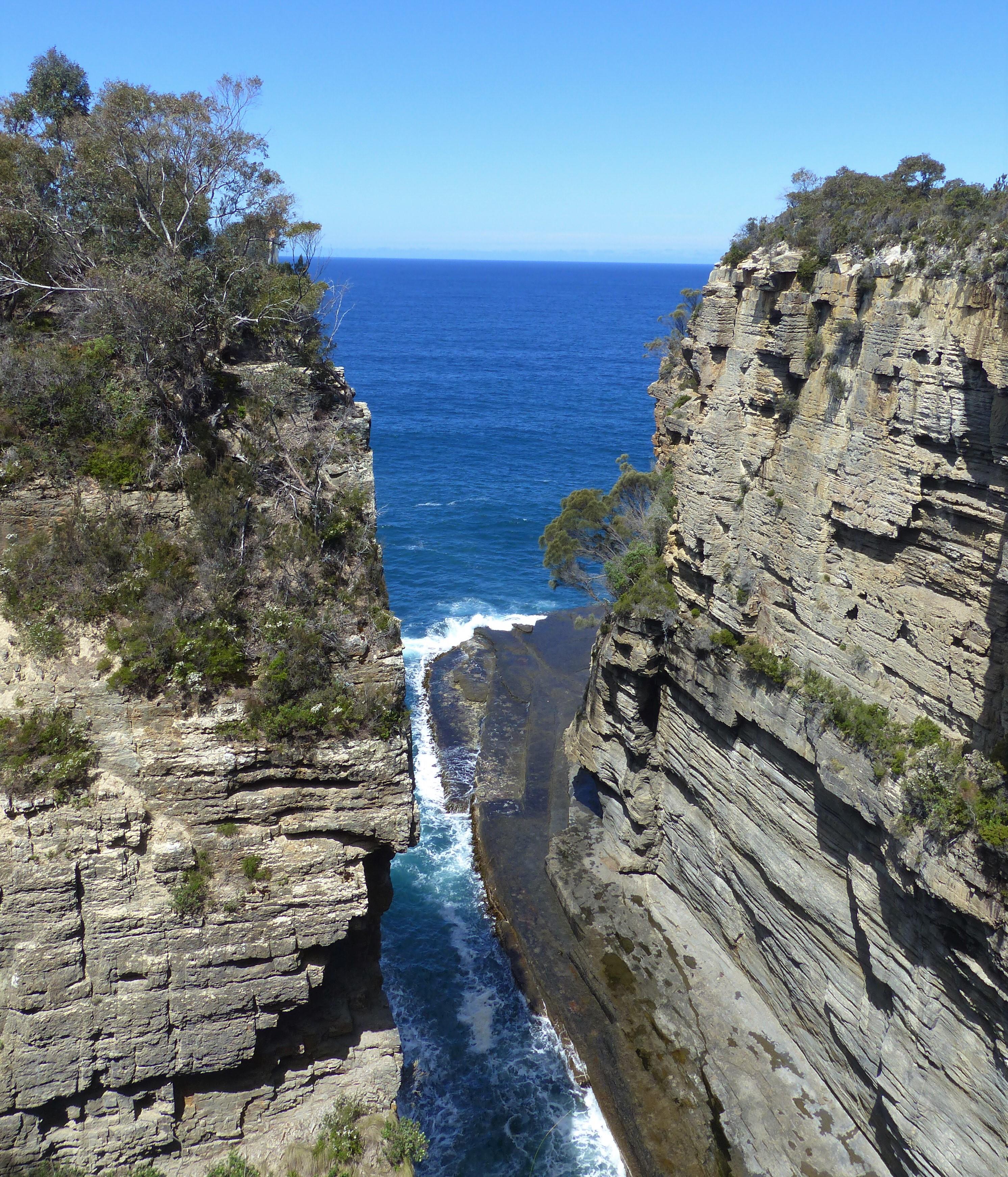 Devils Kitchen, Tasman Peninsula, Tasmania