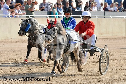 Minikoers. Indy Jongejan met Kees.jpg