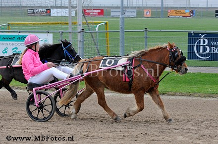 Minikoers 2. Stacy met Roos1.jpg