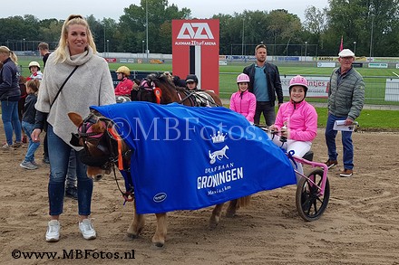 Minikoers 2. Stacy met Roos2.jpg