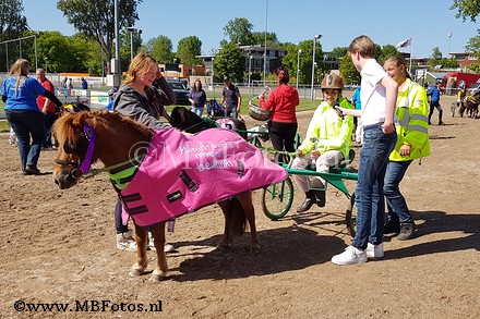 Minikoers 1. Nurcan Kartal met Saar2.jpg
