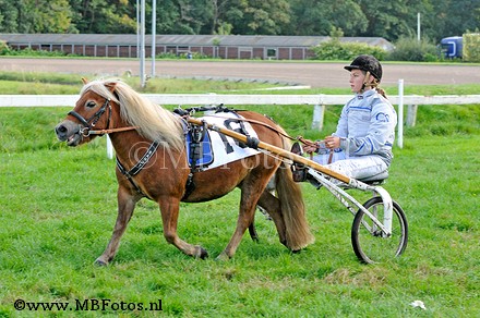 Minikoers. Helen Swann met Sandy1.jpg