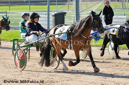 Minikoers 1. Inana van den Burg met Bliksem1.jpg
