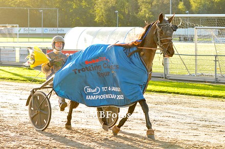 Koers 9. Mercedes Star3.jpg