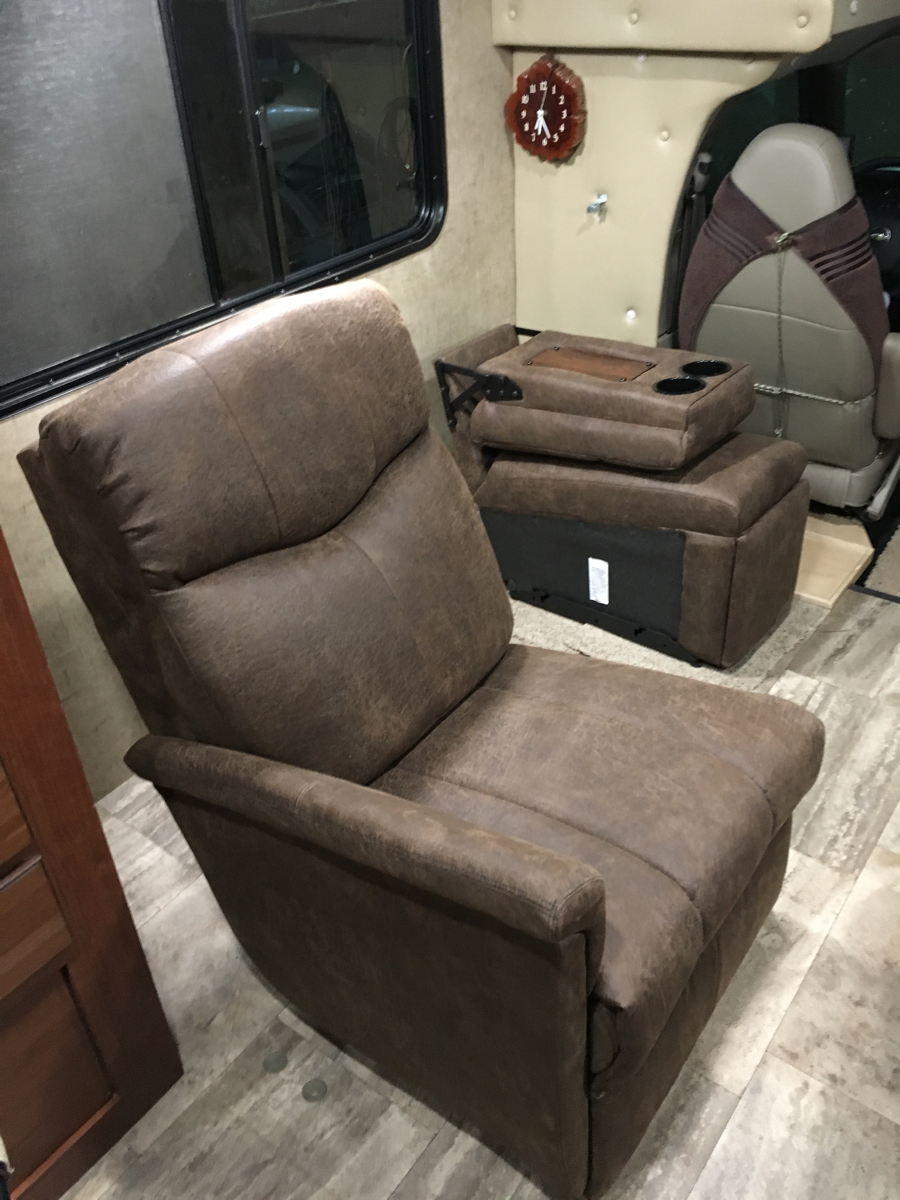 Left recliner with back