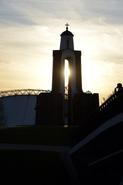 Sun setting behind the Sons of the Fatherland monument
