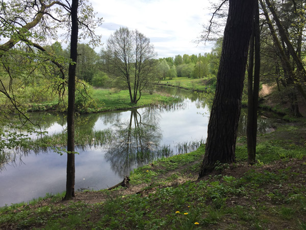 Cycling upstream along the Svislach River northwest from Victory Park