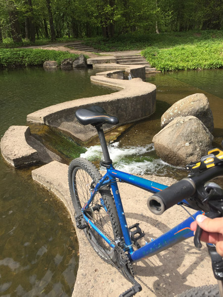 A challenging crossing by bicycle, Drozdy Park
