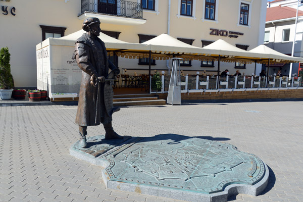 Key to the City sculpture, Ploshchad' Svobody - Freedom Square