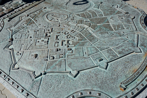 Bronze relief map of the old city of Minsk, Ploshchad' Svobody - Freedom Square