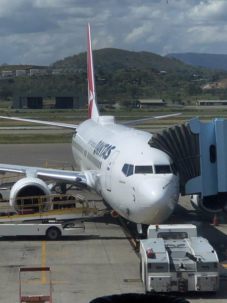 Qantas B737 at Port Moresby