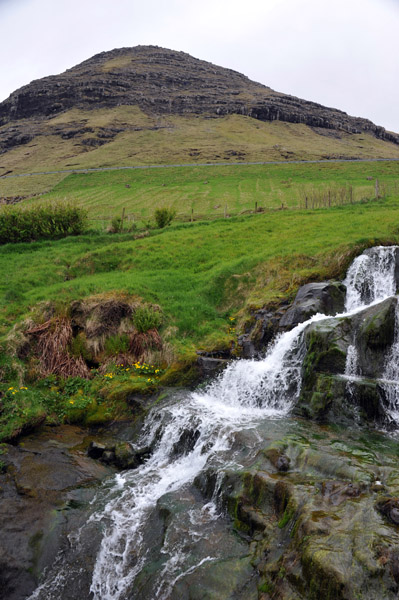 Stream cascading into Bøur