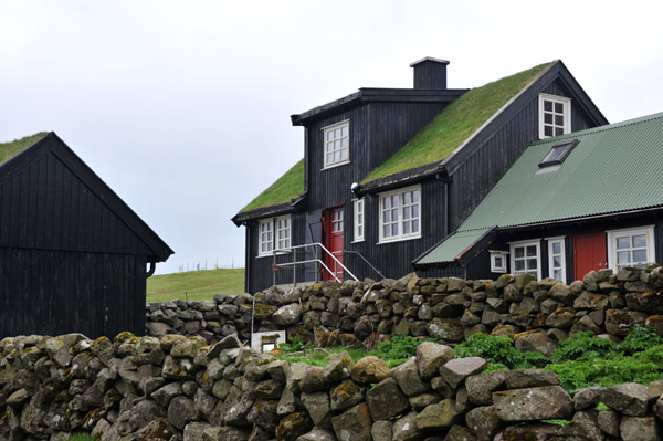 Perhaps some of these are second homes of people living in Tórshavn...