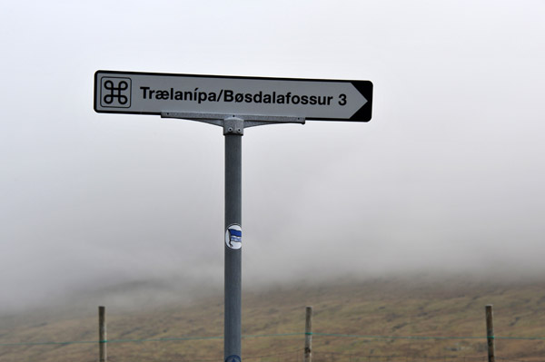 Trælanípa/Bøsdalafossur trailhead, Vágar