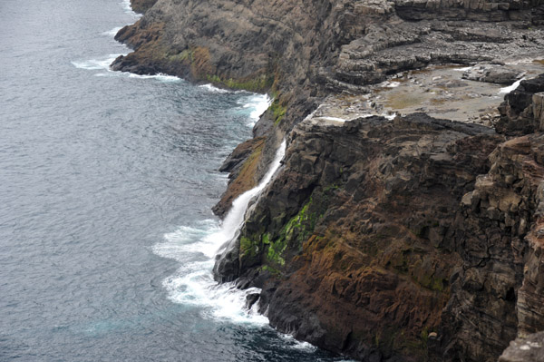 Bøsdalafossur, a 30m waterfall draining the lake Søgvágsvatn/Leitisvatn into the Atlantic, Vágar
