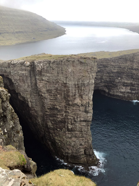 The elevation differential between the Lake and Ocean clearly apparent