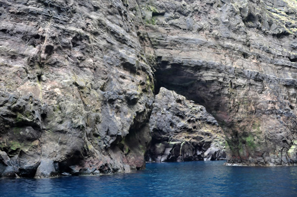 Natural arch, west coast of Streymoy, Sjferir tour, Faroe Islands