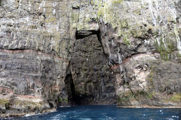 The cliffs of the west coast of Streymoy are rich in interesting geological formations