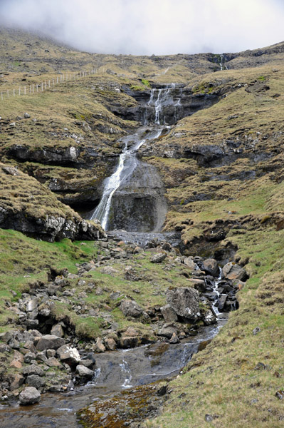 Small cascading waterfall, Bor∂oy