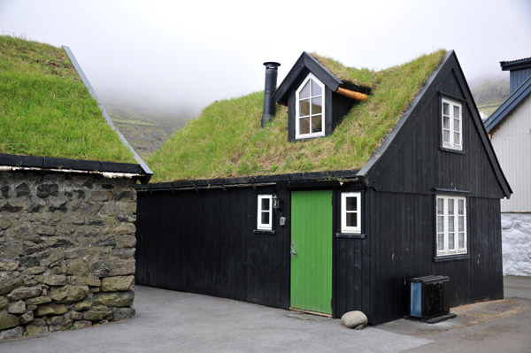 Small turf roofed cabin, Tjrnuvk, Streymoy