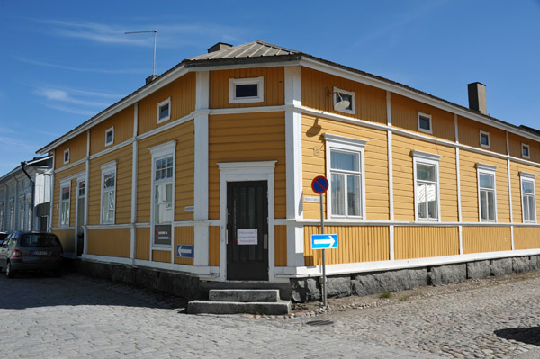 Vanhankirkonkatu 17 at the corner of Vhraastuvenkatu, Old Rauma
