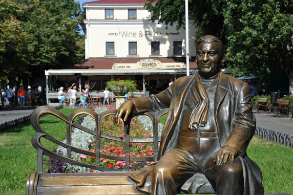 Monument to Leonid Utiosov (1895-1982), famous Soviet singer