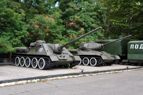 Soviet armor (SU-100 and T-34), 411th Battery, Odessa