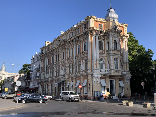 House of Navrotsky, Lanzheronivs'ka Street 8, Odessa