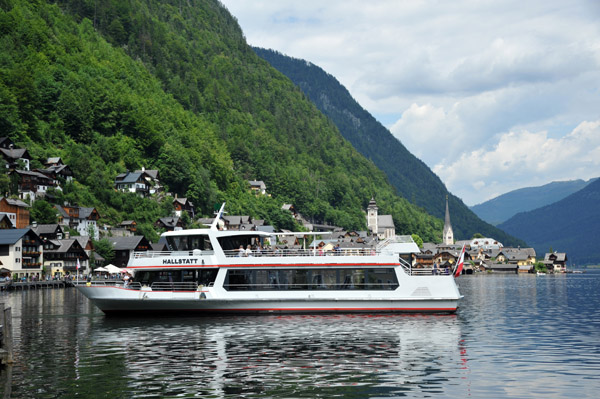 Tourist boat on the Hallstttersee, Hallstatt