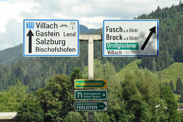 Turnoff for the Großglockner High-Alpine Road