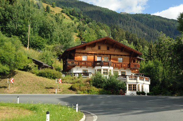 Lovely chalet on the road from Winklern to the Iselsberg Pass