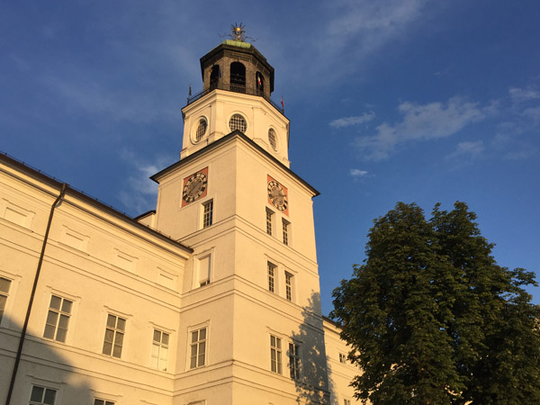 Salzburger Glockenspiel, Residenzplatz