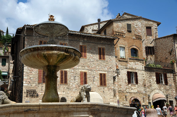 Fountain at the east end of Piazza del Comune, Assisi