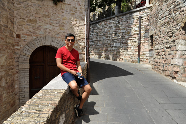 Max in Assisi before the climb to Rocca Maggiore