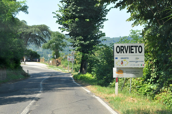 Road around the base of Orvieto