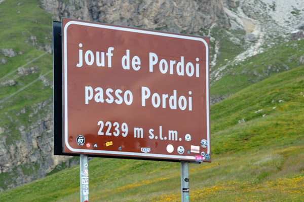 Pordoi Pass 2239m with a bilingual Ladin/Italian sign