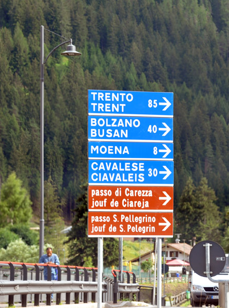 Italian-Ladin bilingual roadsigns, Strada Dolomites SR48