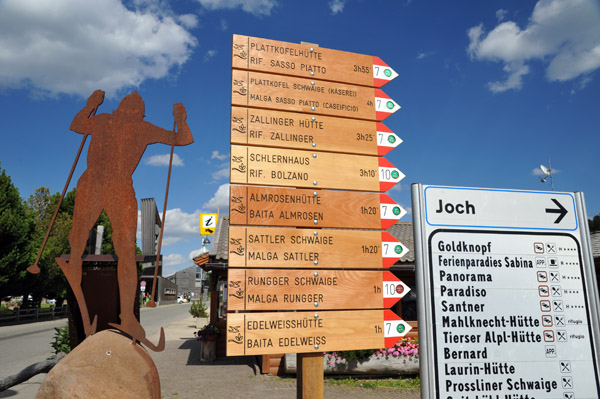 Hiking routes in Seiser Alm with estimated times