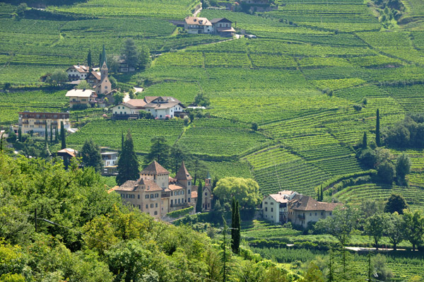 Klebenstein - Castello di Sant'Antonio among the vineyards and wineries