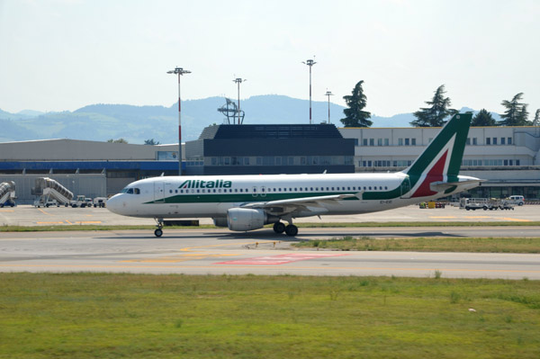 Alitalia A320 (EI-EID), Bologna BLQ