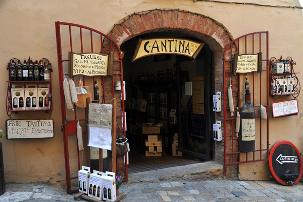 15th C. Cantina offering wine tasting, Montepulciano