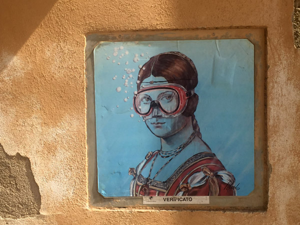 Art around Arezzo - famous paintings with scuba masks