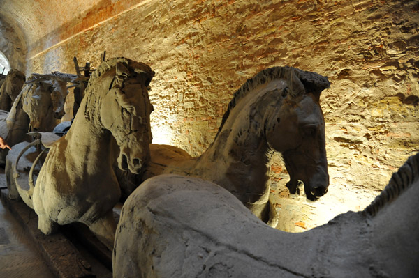 Lapidarium, Skeletal Horses exhibition by Gustavo Aceves