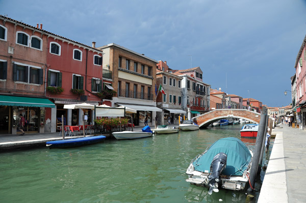 Fondamenta dei Vetrai across the canal at the Ponde de Mezo, Murano